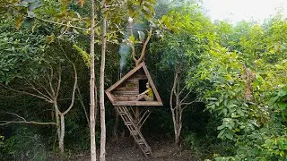 Building Completed Triangle tree house in Rain - Survival Bushcraft Rubber Roof