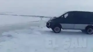 перепрыгнул через трещину во льду / I jumped over a crack in the ice