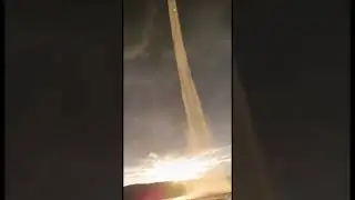 Настоящий смерч на реке Кама! Это очень красиво смотрится 🌪️ 🌪️🌪️ природа прекрасна☝️👍