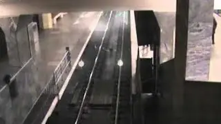 ПОЕЗД ПРИЗРАК В СИМУЛЯТОР МОСКОВСКОГО МЕТРО 2D!!!!!😱😱🚇👻