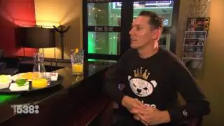 Dennis interviewt Tiësto aan de bar | Backstage | 538DJ Hotel 2015