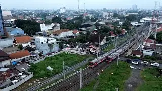 KRL Commuter Line berpapasan di JPL 116 Solo Balapan