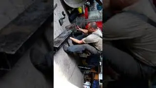 Опорная лапа полуприцепа разбор