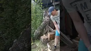 Рукоятка топора - аккуратно рубить