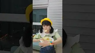 엄마가 못 먹게 하는 법😂How not to let my mom eat it #funny #shorts