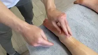 ASMR MASSAGE OF LEGS AND HIPS TO GET RID OF CELLULITE. АНТИЦЕЛЮЛІТНИЙ МАСАЖ.
