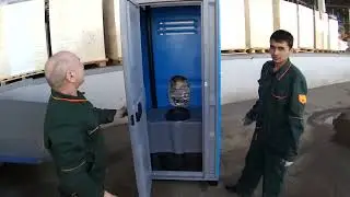 Испытание туалетной кабины ToypeK на ударопрочность