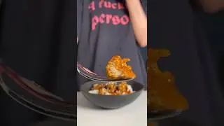 Свинина в кисло-сладком соусе🐷 Как думаете, ему понравится? 