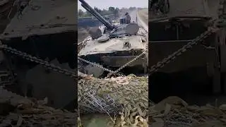 ЗСУ тянут на буксире трофейную БМП.