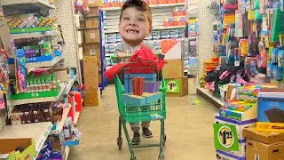 SECRET CHRISTMAS PRESENT SHOPPING for FAMILY! Caleb EATS BREAKFAST with CHARLIE BROWN & SNOOPY!