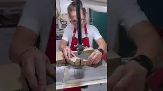 На таких станках можно мебель итальянскую делать, а мне стопор под дверь понадобился. Стыдоба