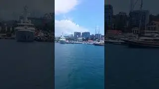 Мчится катерок.