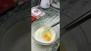 Супер лёгкий пирог МАННИК на кефире. Славик жарит.Готовить легко даже ребенку