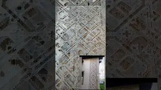 Штукатурка на Фасаді Будинку. Stencil of wood