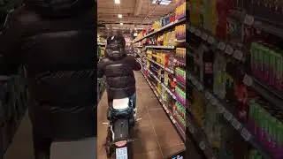 Anzeige | Mit dem Motorrad in den Supermarkt! 🚀😂