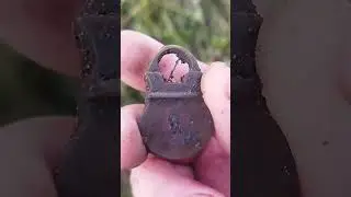 мини замочек и деньга ( находки комрада) 