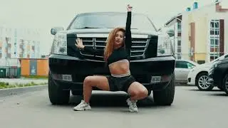 Hot Teen Twerks with gorgeous butt