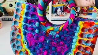 What’s inside my Pop It purse?! 