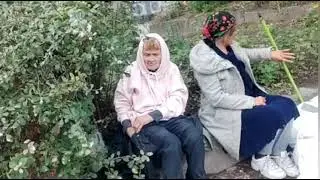 Бездомные люди / Бездомные старушки Киев / Аферисты решили дома