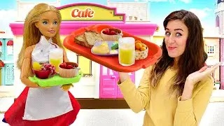Cómo hacer una cafetería para Barbie. Juegos de cocina con Barbie. Vídeos de Barbie en español