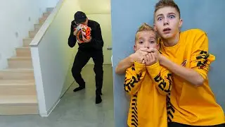 Одни ДОМА...Кто выиграет в этом БАТЛЕ???Home alone ... Who will win this BATTLE ???