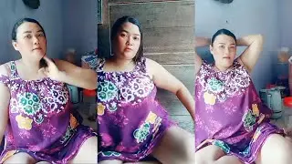 Bunda bohay duduk manis kepanasan