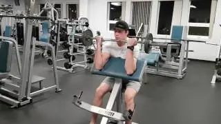 Preacher Curls - DC FIT