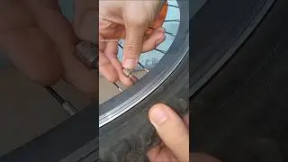 The best way to remove a tire from a bike quickly and easily #shorts #bike #tips #tricks