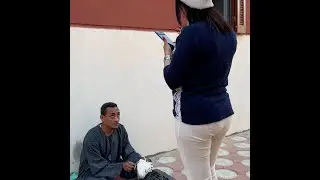 بنت جميله ماسح الاجزيه شوف طلع اى من الكوتشى بتعها