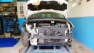 Peugeot 3008.  Лобовой.  Повреждения.