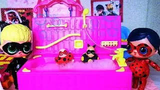 THE FIRST BATHING OF LADY BUG AND SUPER CAT BABIES! Family of dolls Lol LOL surprise cartoons