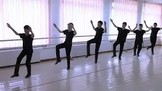 Экзерсис народного танца: у станка (мальчики.средняя группа)