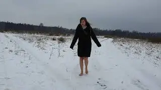 Aliona Walking Barefoot on a Snow, barefoot snow walking, frozen feet, girl snow walking (scene 637)