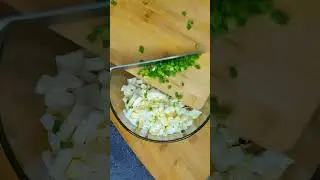 Из доступных продуктов (вкусный салат)