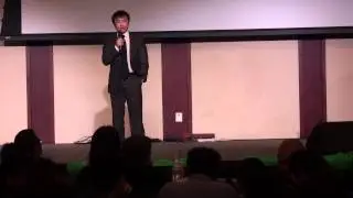 Vichei Lee singing Kwv txhiaj