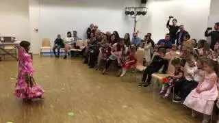 Моя ученица Оля танцует цыганский танец на утреннике в детском саду
