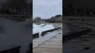 На велике в любую погоду #набережная #море #волны