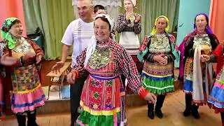 Многонациональный свадебный хоровод