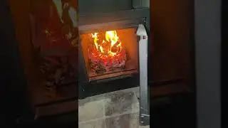 Самая популярная и недорогая печь Рада 14М в старой баньке.