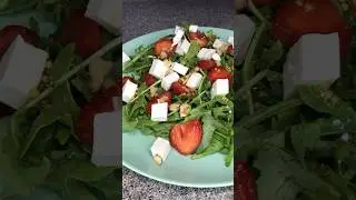 Закрываем сезон клубники вкусным салатиком 🍓Кто подпишется,тот вкусно будет кушать💛 #рецепты #рек