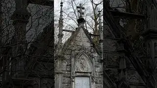 СТАРИННЫЕ СКЛЕПЫ В ГОТИЧЕСКОМ СТИЛЕ