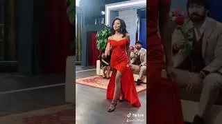 Аиша Беркутке гүл берген қыздың шашын жұлды! Шок!