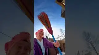 МАМА СПАЛИЛА ЗА КУРЕВОМ 