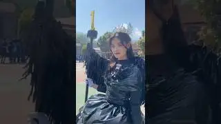 proses pembuatan baju fashion show dari barang bekas 