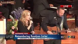 Garth Brooks and Trisha Yearwood perform 