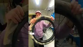 Накачал колесо пальцем!🙃 