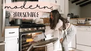 24 HOURS AS A MODERN HOUSEWIFE