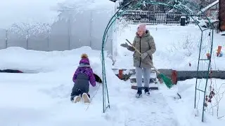 ЗИМА ЗА ГОРОДОМ/ДАЧА 10 СОТОК/УБИРАЕМ СНЕГ С ТЕПЛИЦЫ/ЗАВАЛИЛО СНЕГОМ#дача#любимаядача#зиманадаче