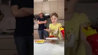 Giorgia fa lo scherzo al papà Salvo checiap 