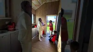 Внучка воспользовалась моментом и выгнала бабушку..🤦‍♂🙎‍♀👵🏻